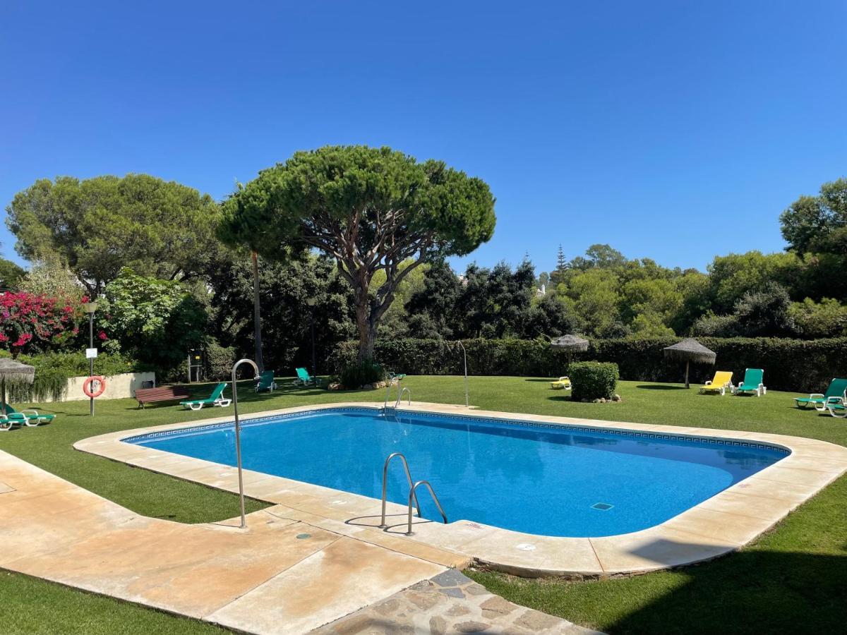 Beautiful Holiday Apartment 2 Bedroom Beach And Pool Malaga Marbella Calahonda Royale Mijas Costa Spain Buitenkant foto